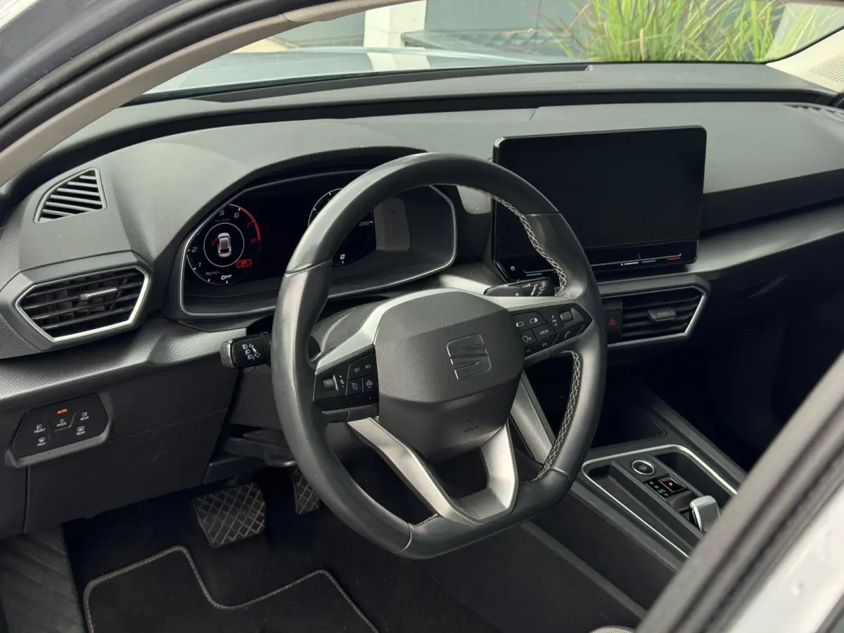 Hatchback 1.0 eTSI Style | Automaat | Camera | Zeer zuinig
