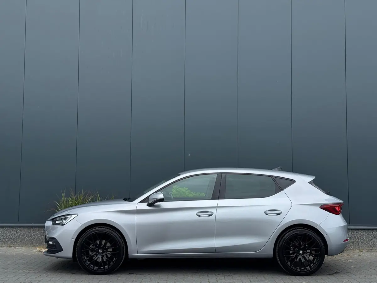 Hatchback 1.0 eTSI Style | Automaat | Camera | Zeer zuinig