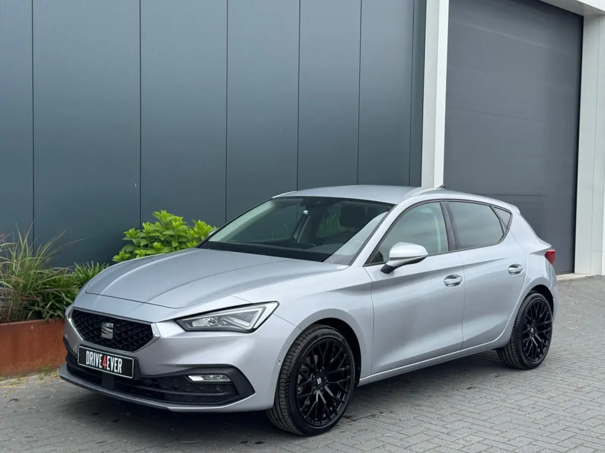 Hatchback 1.0 eTSI Style | Automaat | Camera | Zeer zuinig