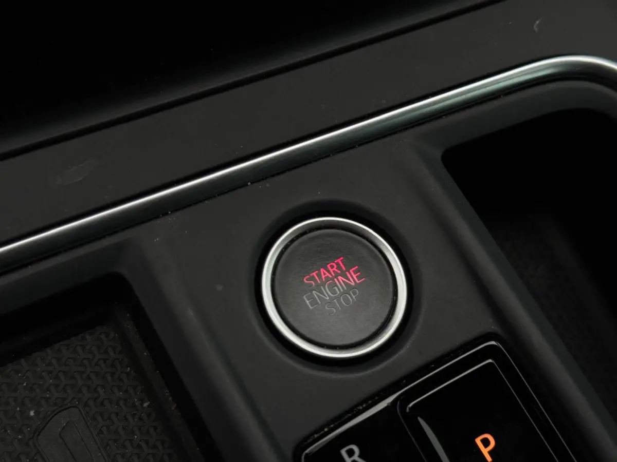 Hatchback 1.0 eTSI Style | Automaat | Camera | Zeer zuinig