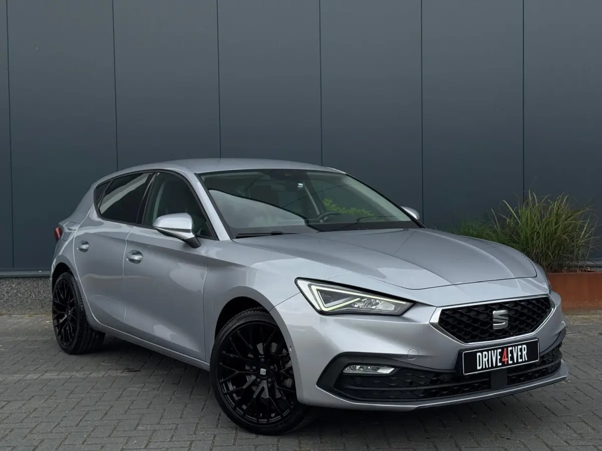 Hatchback 1.0 eTSI Style | Automaat | Camera | Zeer zuinig