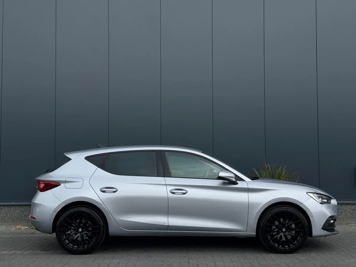 Hatchback 1.0 eTSI Style | Automaat | Camera | Zeer zuinig