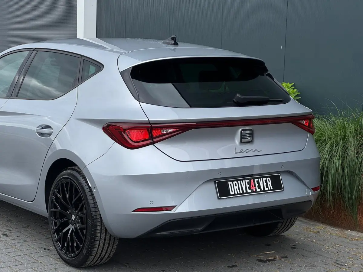 Hatchback 1.0 eTSI Style | Automaat | Camera | Zeer zuinig