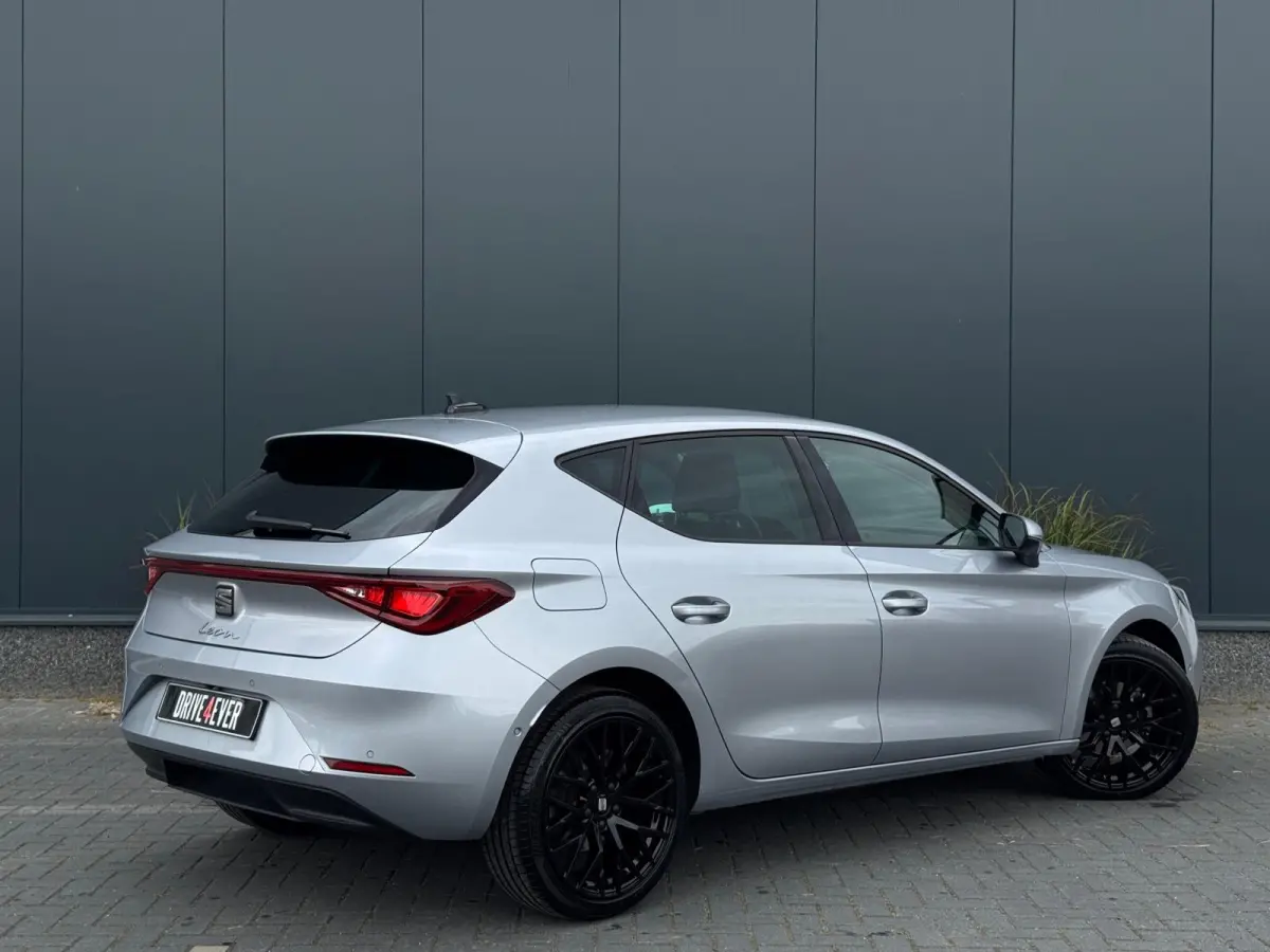 Hatchback 1.0 eTSI Style | Automaat | Camera | Zeer zuinig