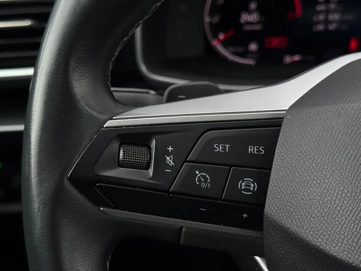 Hatchback 1.0 eTSI Style | Automaat | Camera | Zeer zuinig