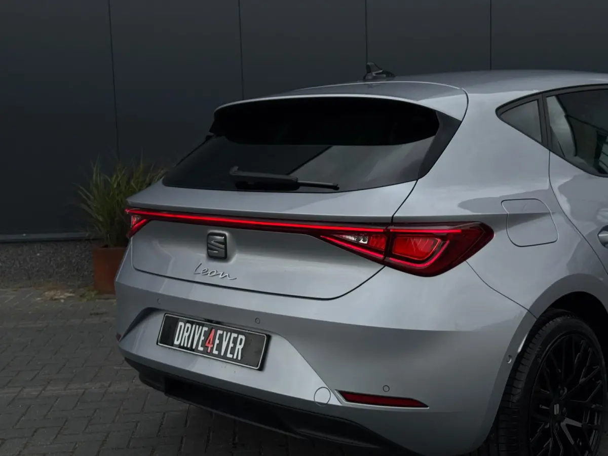 Hatchback 1.0 eTSI Style | Automaat | Camera | Zeer zuinig
