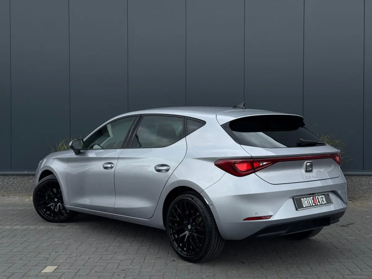 Hatchback 1.0 eTSI Style | Automaat | Camera | Zeer zuinig