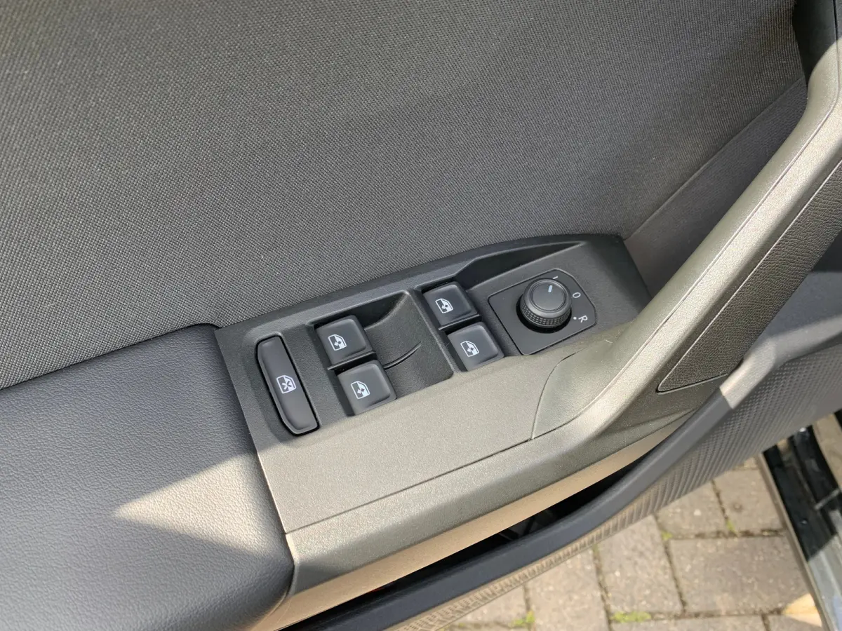 1.0 TSI Reference Airco | AppleCarplay/ Android Auto | All-seasonbanden | Cruise Control | DAB | LED | LMV 16" |