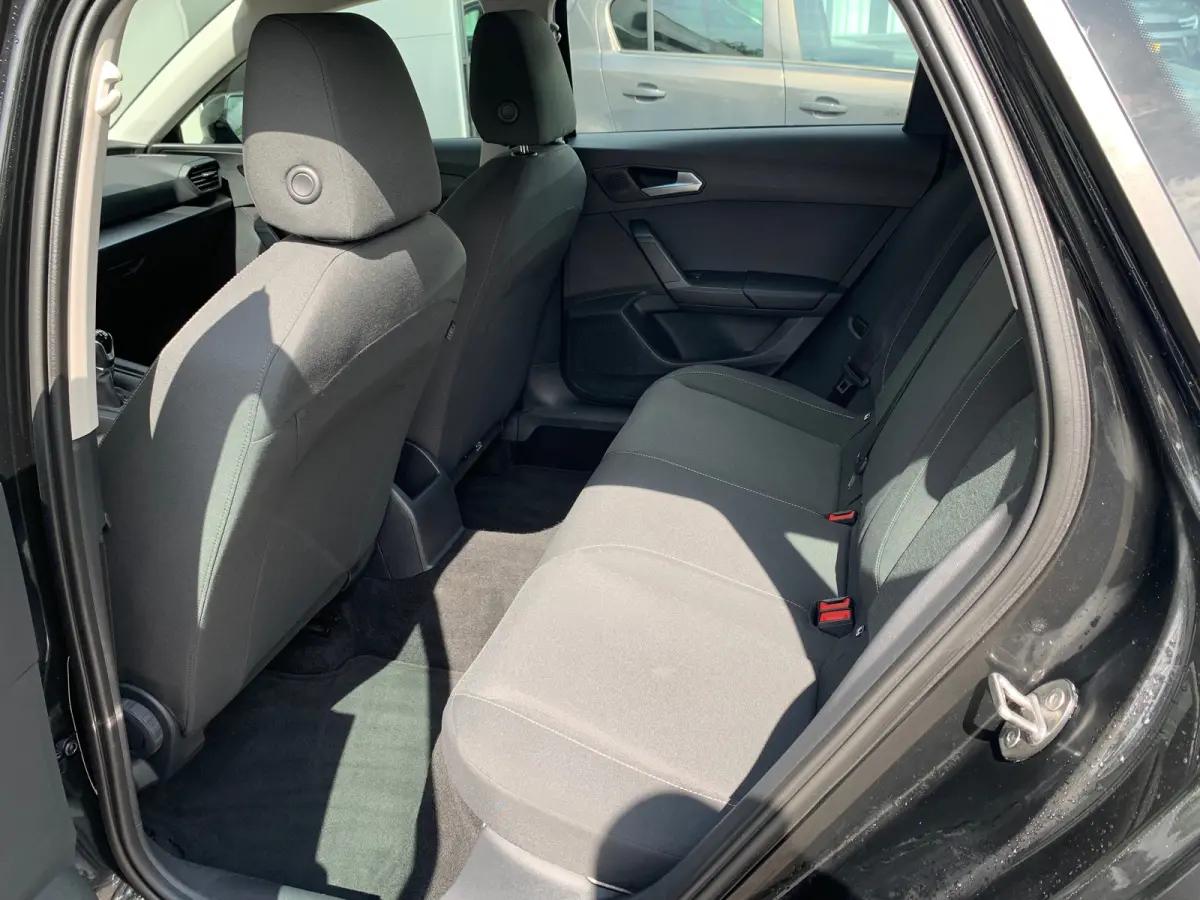 1.0 TSI Reference Airco | AppleCarplay/ Android Auto | All-seasonbanden | Cruise Control | DAB | LED | LMV 16" |