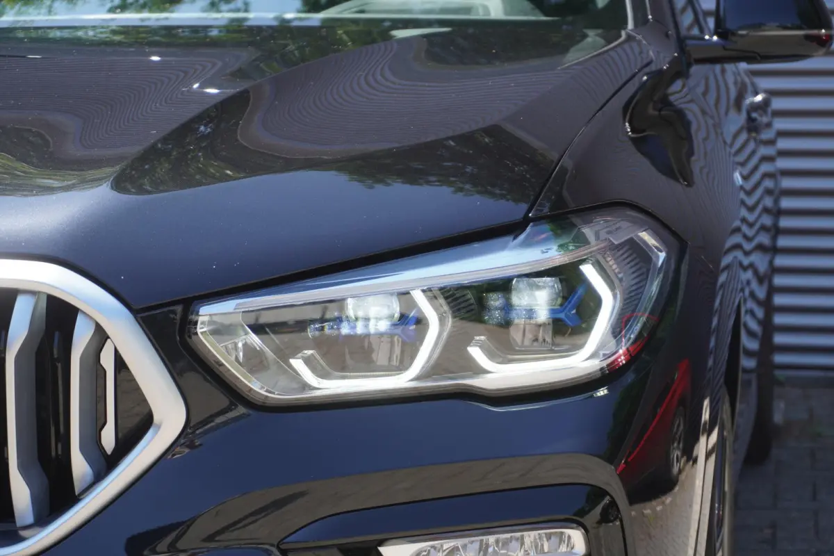 xDrive40i | M Sportpakket | High Executive | Trekhaak met elektrisch wegklapbare kogel | Glazen panoramadak | Harman Kardon Surround Sound Systeem | Soft Close Automatic portieren