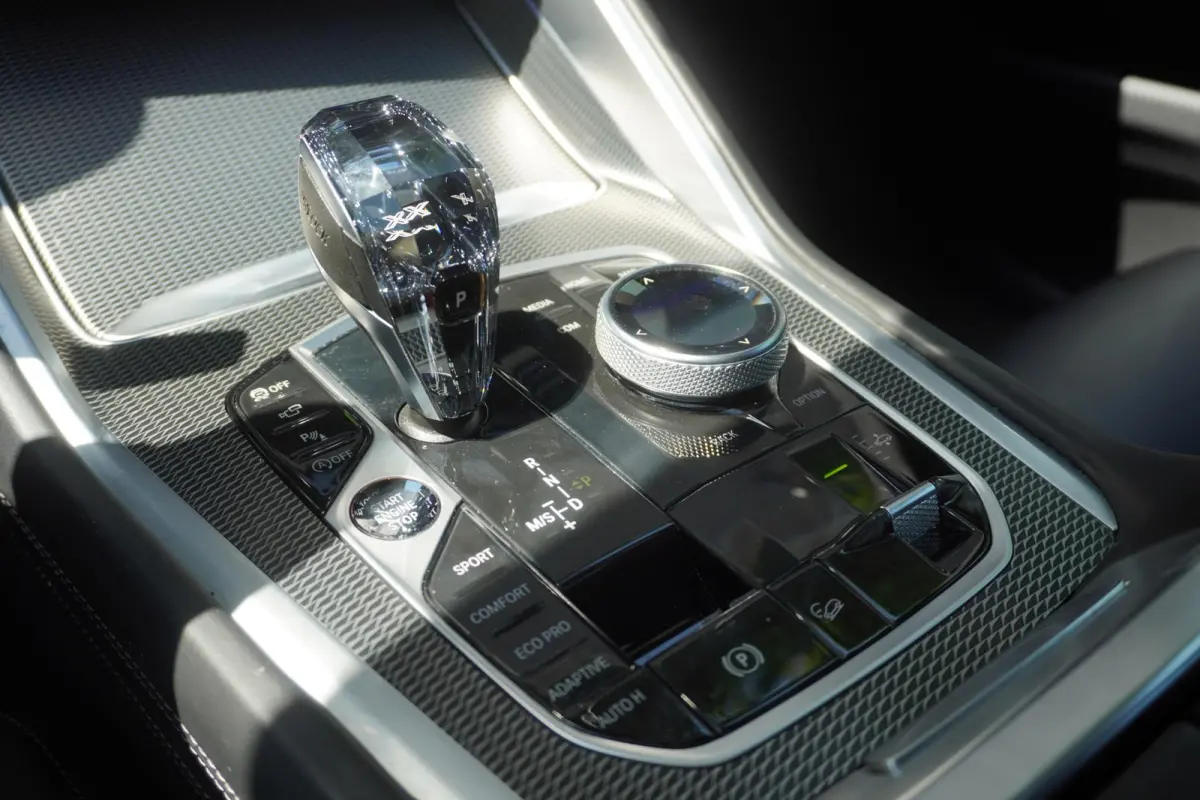 xDrive40i | M Sportpakket | High Executive | Trekhaak met elektrisch wegklapbare kogel | Glazen panoramadak | Harman Kardon Surround Sound Systeem | Soft Close Automatic portieren