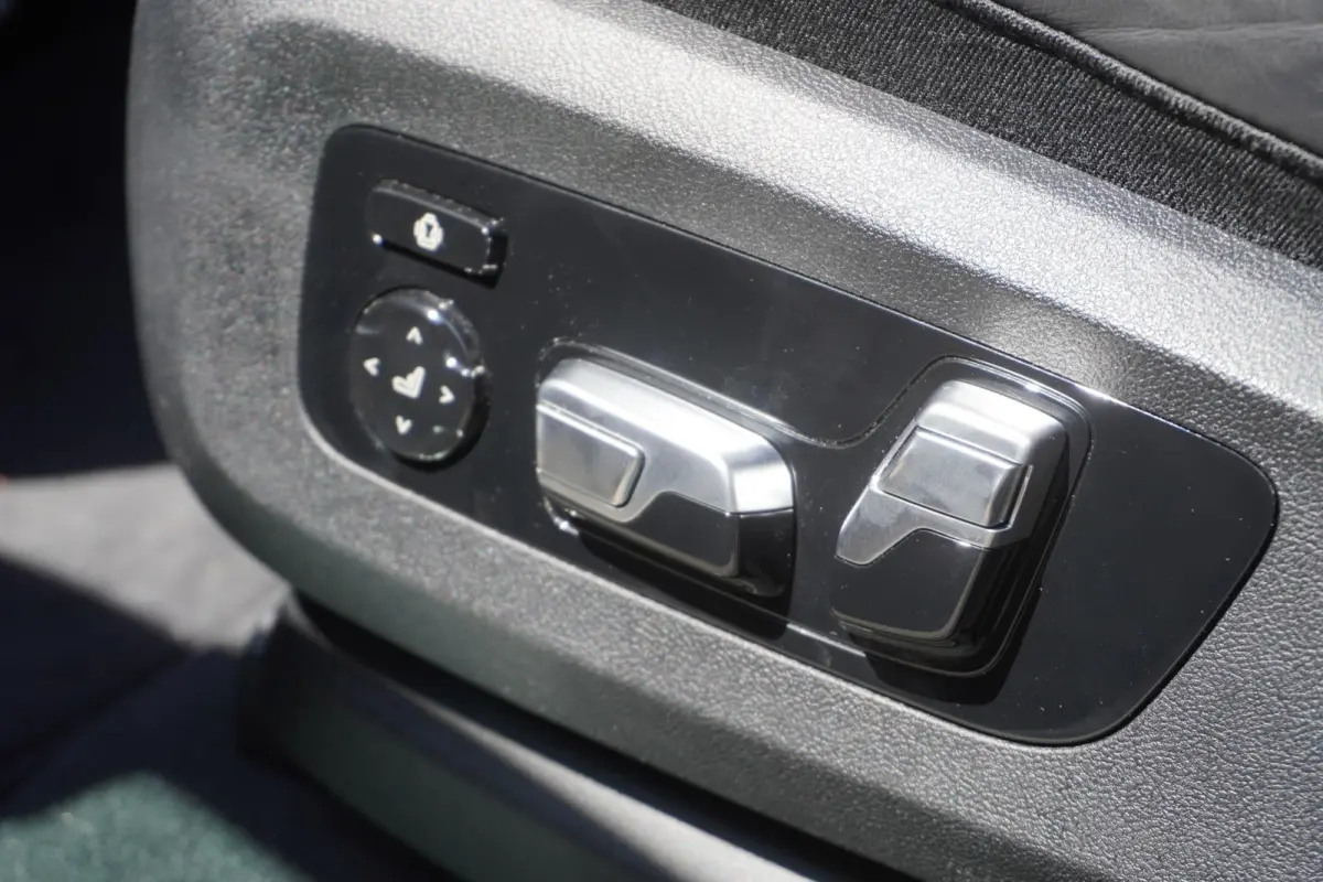 xDrive40i | M Sportpakket | High Executive | Trekhaak met elektrisch wegklapbare kogel | Glazen panoramadak | Harman Kardon Surround Sound Systeem | Soft Close Automatic portieren