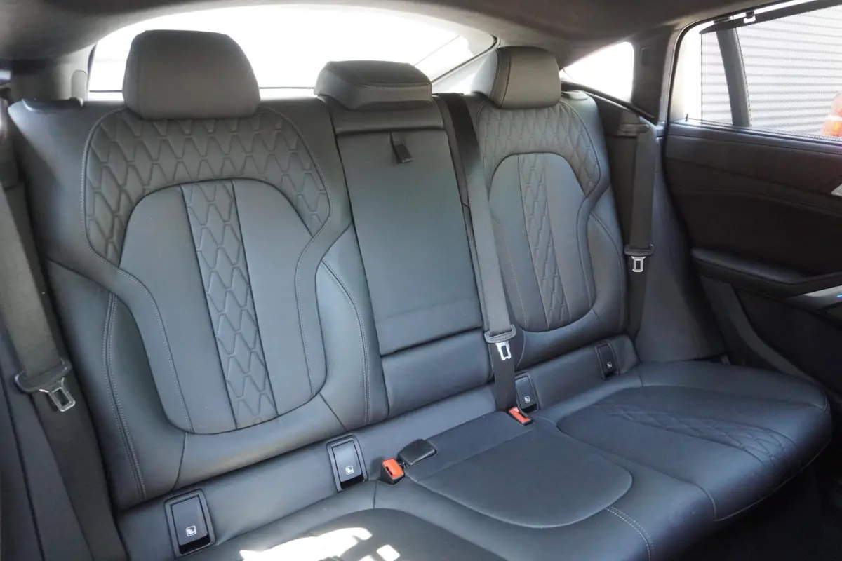 xDrive40i | M Sportpakket | High Executive | Trekhaak met elektrisch wegklapbare kogel | Glazen panoramadak | Harman Kardon Surround Sound Systeem | Soft Close Automatic portieren