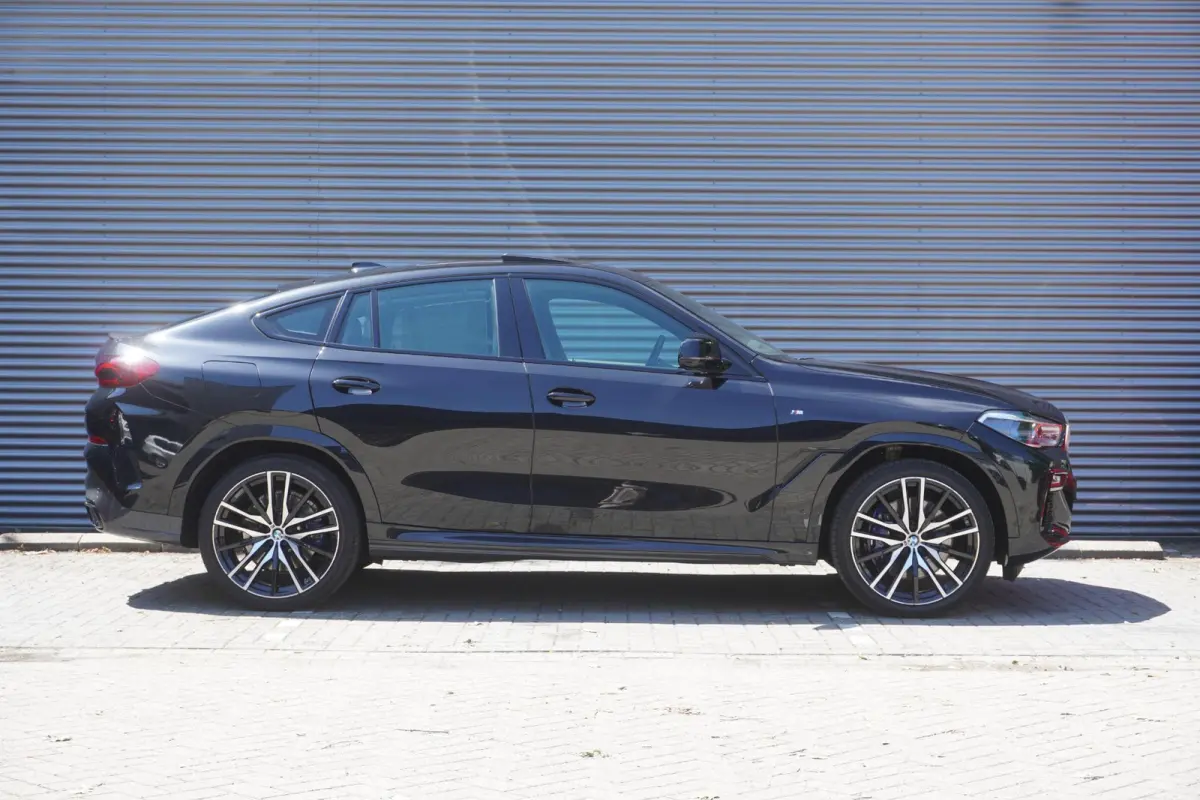 xDrive40i | M Sportpakket | High Executive | Trekhaak met elektrisch wegklapbare kogel | Glazen panoramadak | Harman Kardon Surround Sound Systeem | Soft Close Automatic portieren