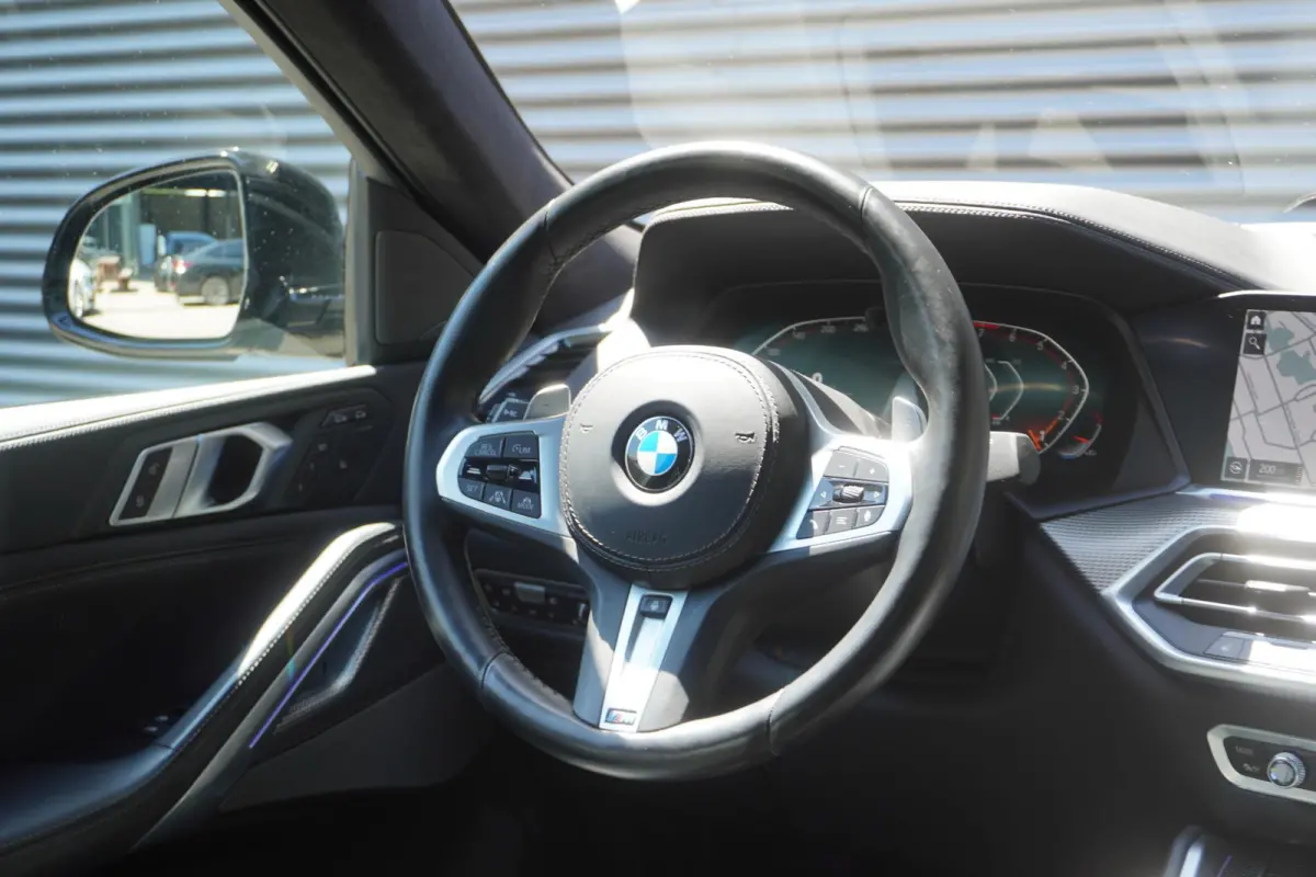 xDrive40i | M Sportpakket | High Executive | Trekhaak met elektrisch wegklapbare kogel | Glazen panoramadak | Harman Kardon Surround Sound Systeem | Soft Close Automatic portieren