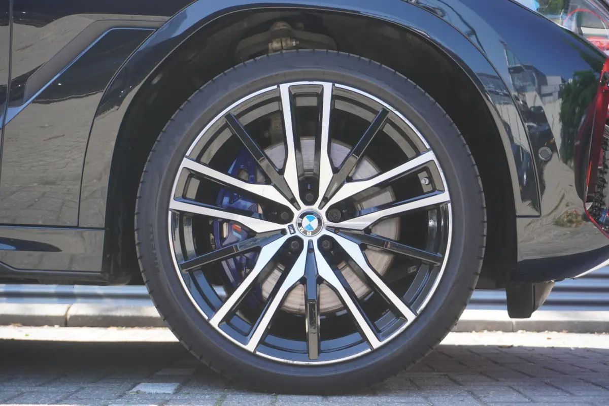xDrive40i | M Sportpakket | High Executive | Trekhaak met elektrisch wegklapbare kogel | Glazen panoramadak | Harman Kardon Surround Sound Systeem | Soft Close Automatic portieren