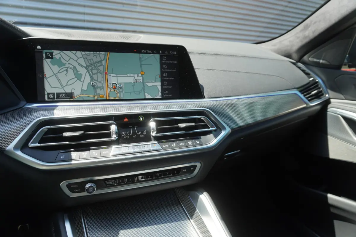 xDrive40i | M Sportpakket | High Executive | Trekhaak met elektrisch wegklapbare kogel | Glazen panoramadak | Harman Kardon Surround Sound Systeem | Soft Close Automatic portieren