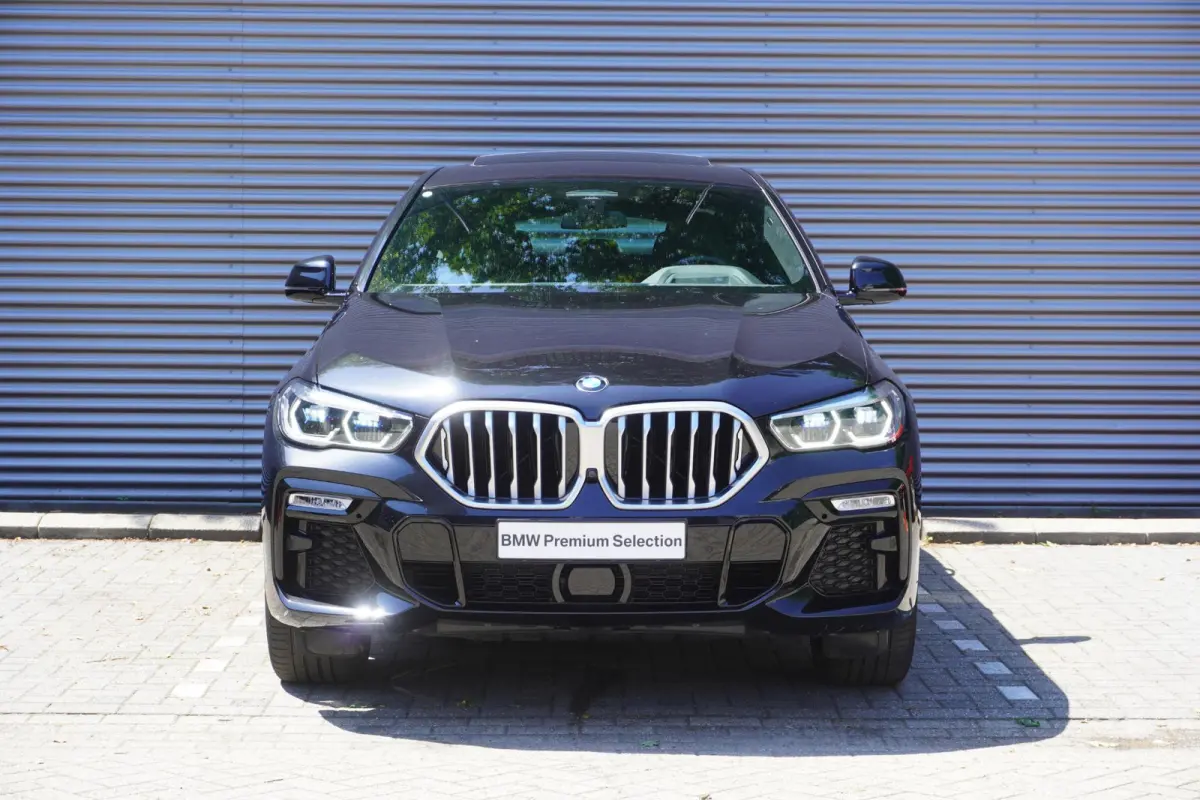 xDrive40i | M Sportpakket | High Executive | Trekhaak met elektrisch wegklapbare kogel | Glazen panoramadak | Harman Kardon Surround Sound Systeem | Soft Close Automatic portieren