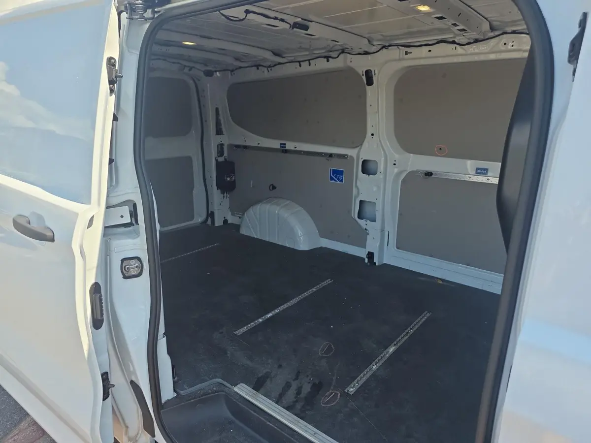 2.0 TDI L2H1 30 | Airco | Trekhaakvoorbereiding | Achterdeuren |