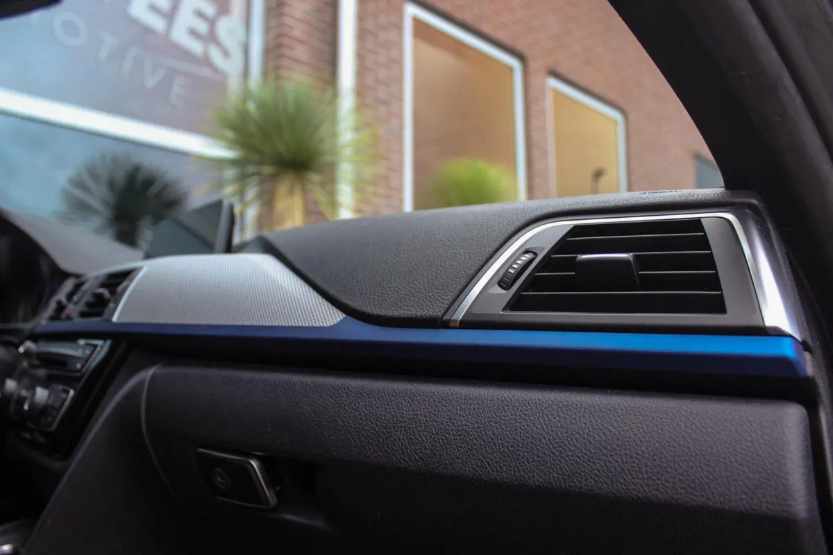 318i Centennial Executive M-sport | 2e eigenaar | HiFi audio | Navigatie | Bluetooth | Climate control | M-sportstuur | Cruise control | PDC | 18 inch | Trekhaak