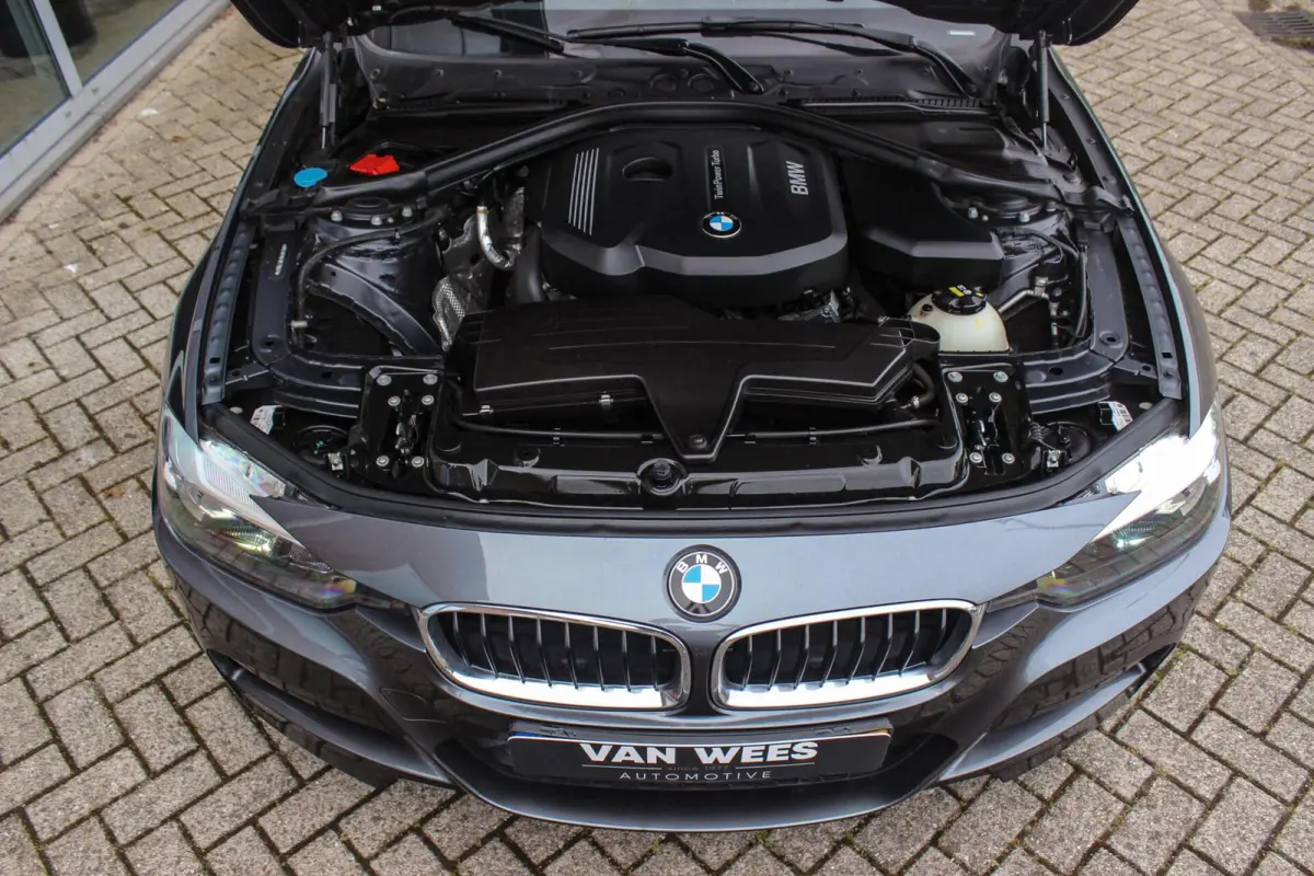 318i Centennial Executive M-sport | 2e eigenaar | HiFi audio | Navigatie | Bluetooth | Climate control | M-sportstuur | Cruise control | PDC | 18 inch | Trekhaak