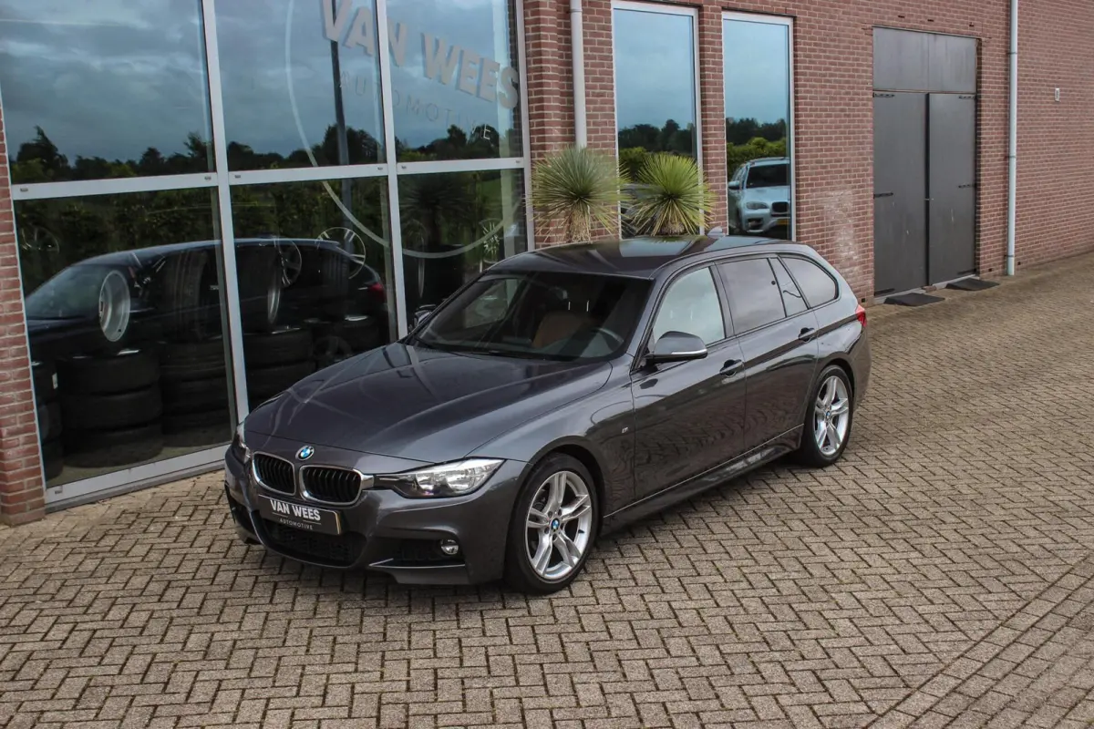 318i Centennial Executive M-sport | 2e eigenaar | HiFi audio | Navigatie | Bluetooth | Climate control | M-sportstuur | Cruise control | PDC | 18 inch | Trekhaak