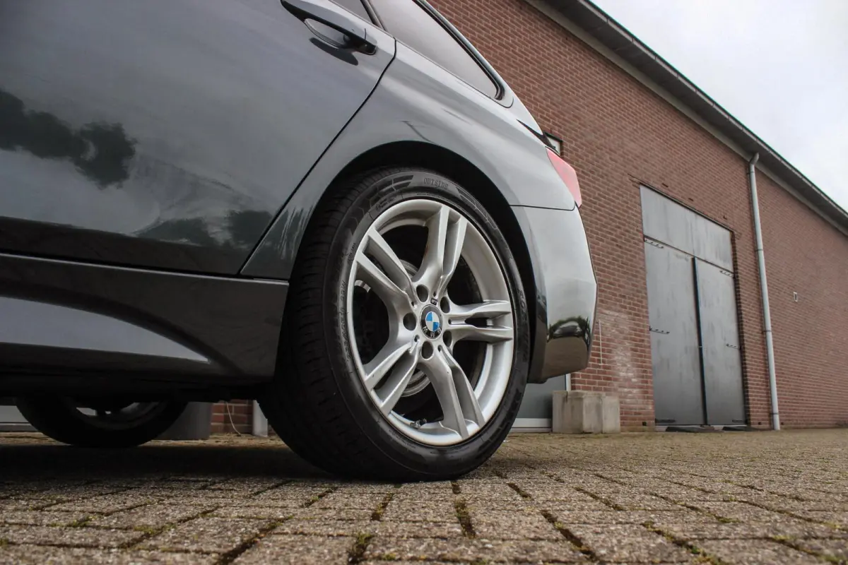 318i Centennial Executive M-sport | 2e eigenaar | HiFi audio | Navigatie | Bluetooth | Climate control | M-sportstuur | Cruise control | PDC | 18 inch | Trekhaak