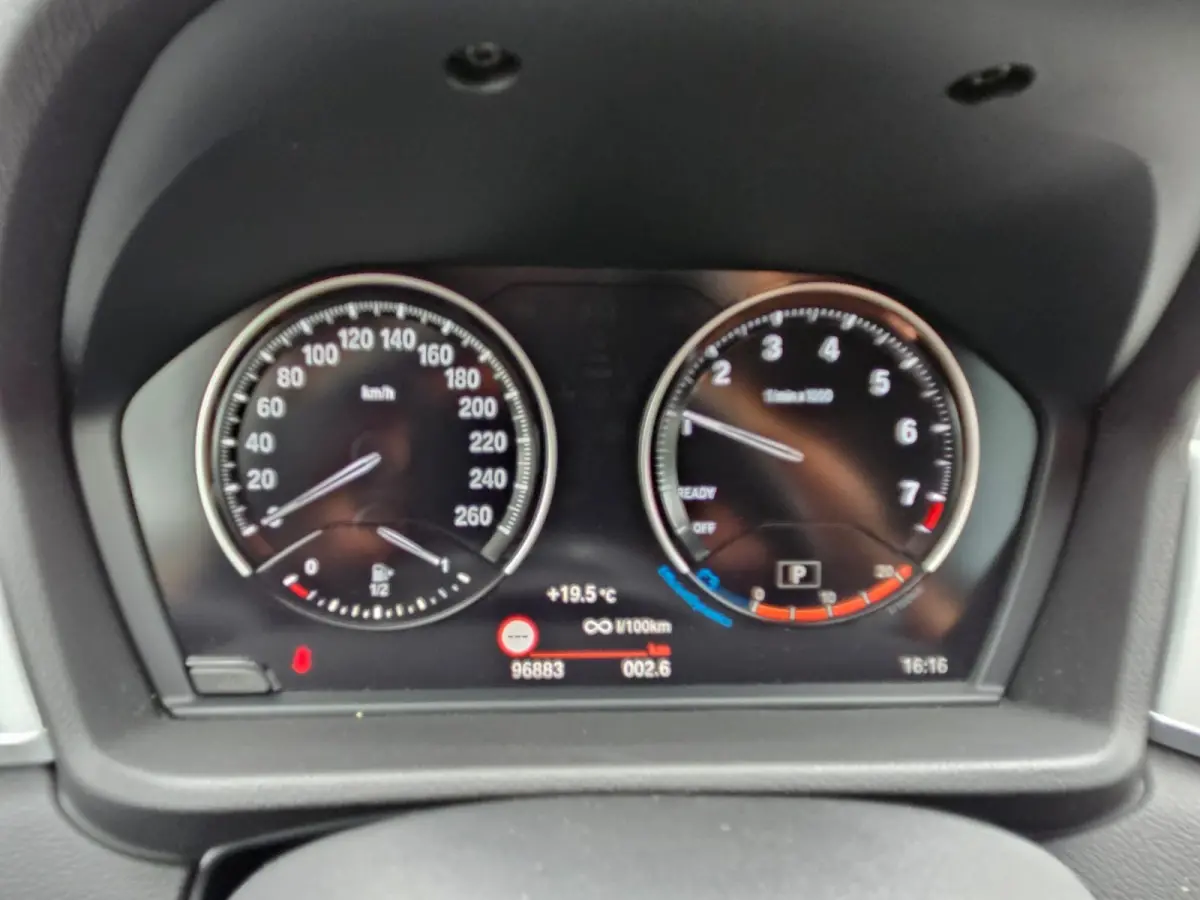 sDrive20i VDL Nedcar Edition | LED | Trekhaak | Leder | Stoelverwarming | Camera | Elek. achterklep |