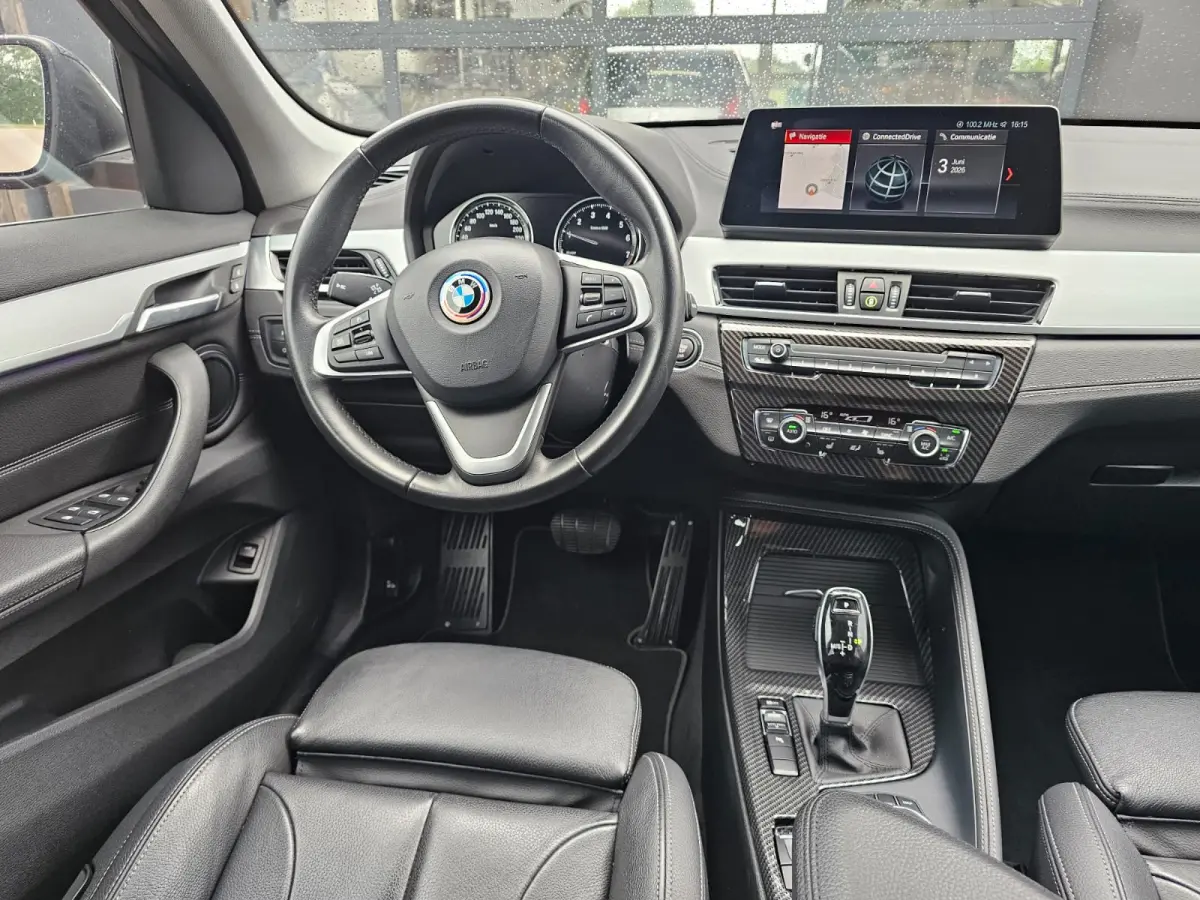 sDrive20i VDL Nedcar Edition | LED | Trekhaak | Leder | Stoelverwarming | Camera | Elek. achterklep |