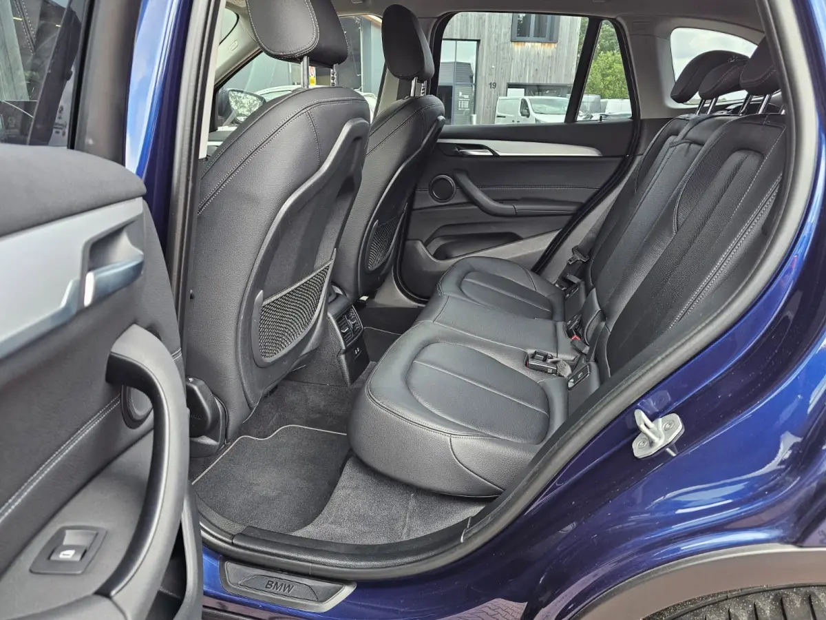 sDrive20i VDL Nedcar Edition | LED | Trekhaak | Leder | Stoelverwarming | Camera | Elek. achterklep |