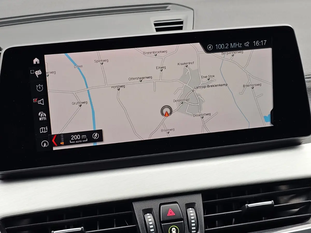 sDrive20i VDL Nedcar Edition | LED | Trekhaak | Leder | Stoelverwarming | Camera | Elek. achterklep |