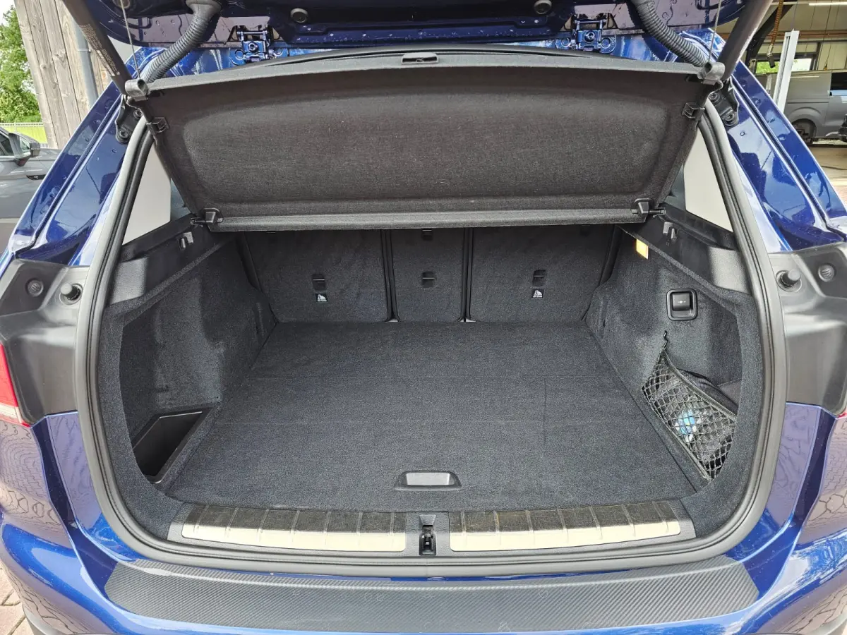 sDrive20i VDL Nedcar Edition | LED | Trekhaak | Leder | Stoelverwarming | Camera | Elek. achterklep |
