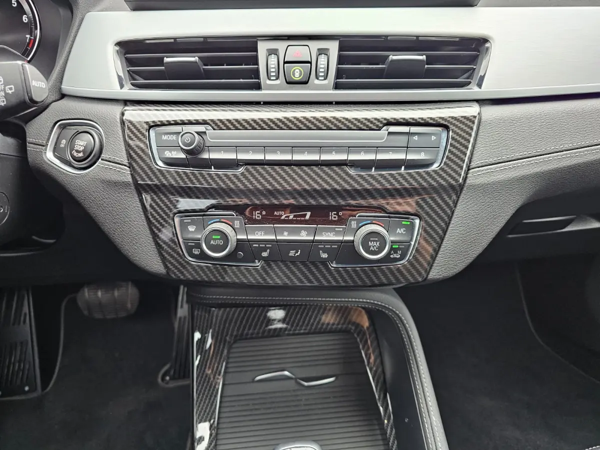 sDrive20i VDL Nedcar Edition | LED | Trekhaak | Leder | Stoelverwarming | Camera | Elek. achterklep |