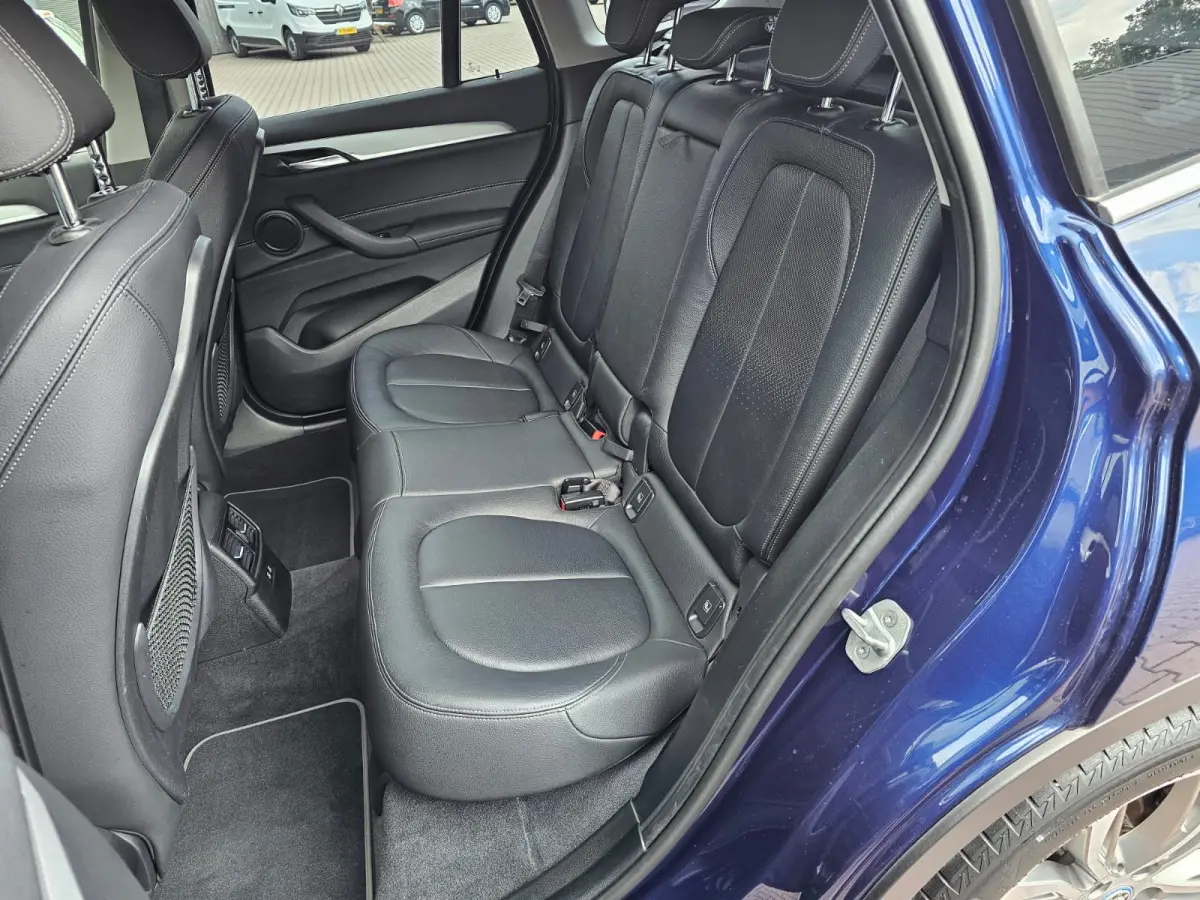 sDrive20i VDL Nedcar Edition | LED | Trekhaak | Leder | Stoelverwarming | Camera | Elek. achterklep |
