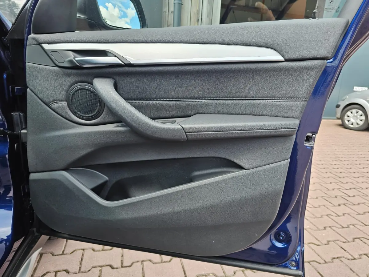 sDrive20i VDL Nedcar Edition | LED | Trekhaak | Leder | Stoelverwarming | Camera | Elek. achterklep |