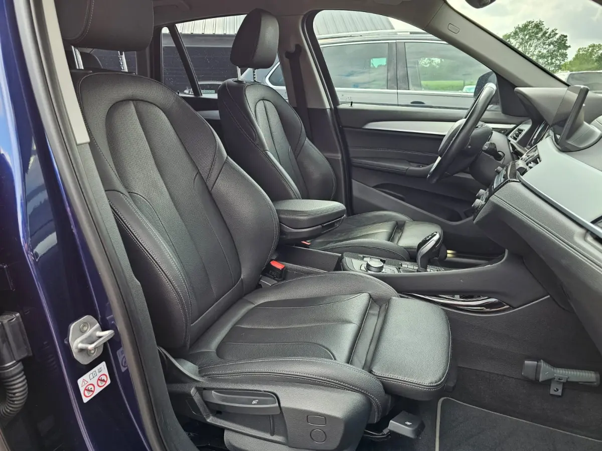 sDrive20i VDL Nedcar Edition | LED | Trekhaak | Leder | Stoelverwarming | Camera | Elek. achterklep |