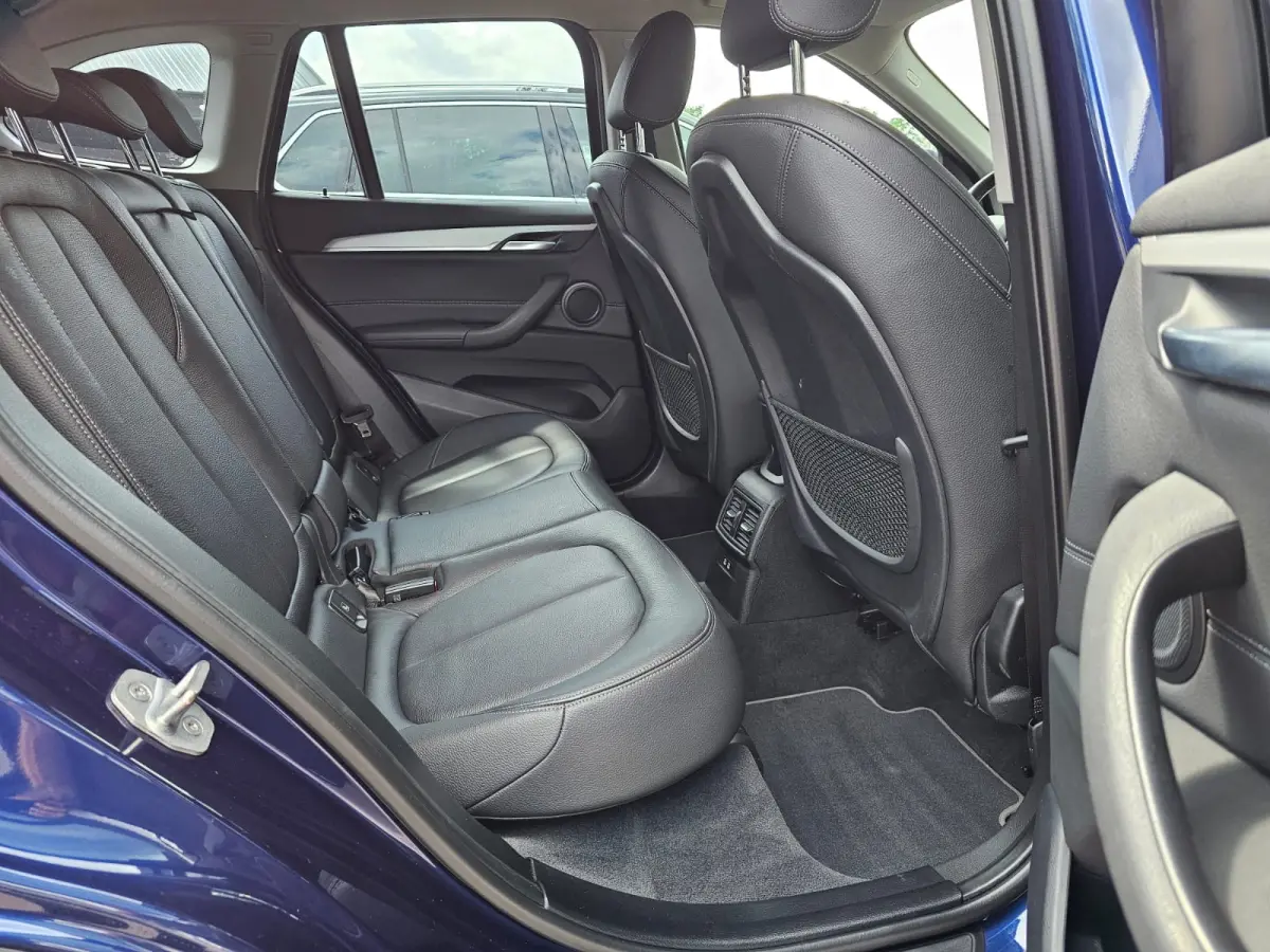 sDrive20i VDL Nedcar Edition | LED | Trekhaak | Leder | Stoelverwarming | Camera | Elek. achterklep |