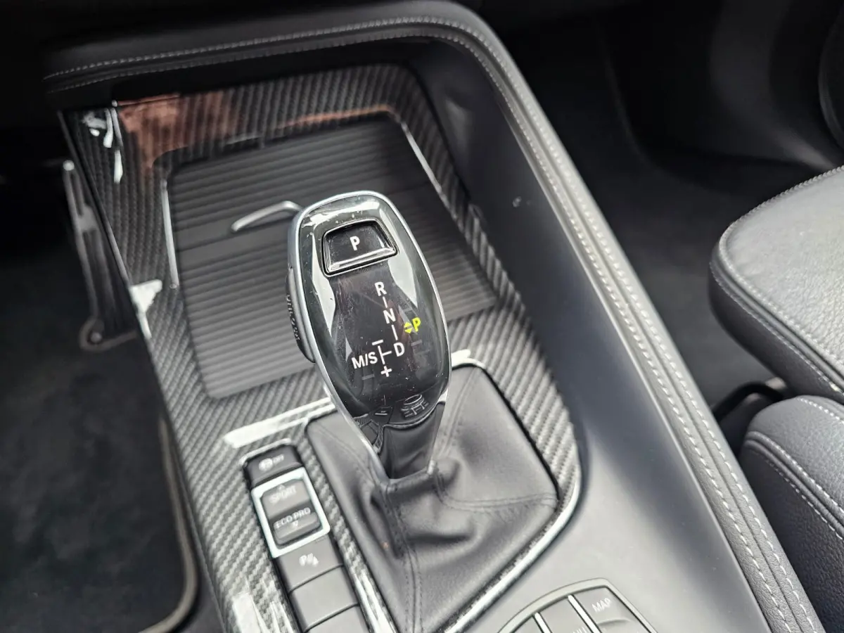 sDrive20i VDL Nedcar Edition | LED | Trekhaak | Leder | Stoelverwarming | Camera | Elek. achterklep |