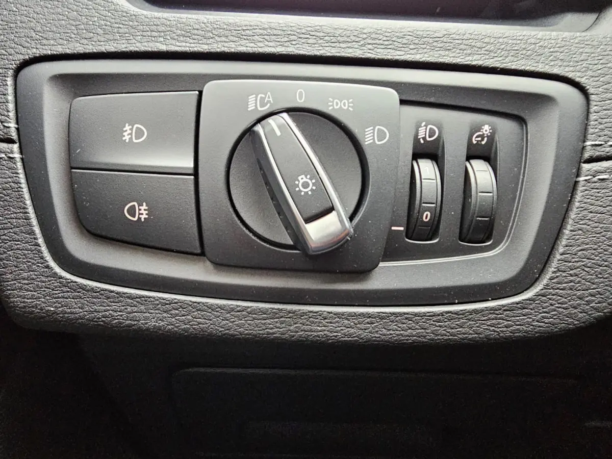 sDrive20i VDL Nedcar Edition | LED | Trekhaak | Leder | Stoelverwarming | Camera | Elek. achterklep |