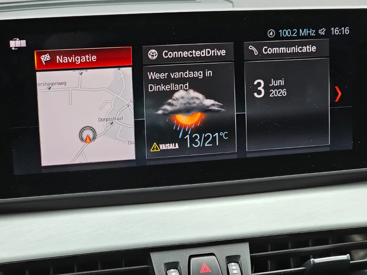 sDrive20i VDL Nedcar Edition | LED | Trekhaak | Leder | Stoelverwarming | Camera | Elek. achterklep |