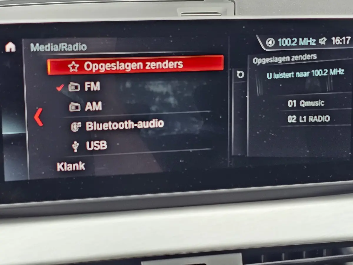 sDrive20i VDL Nedcar Edition | LED | Trekhaak | Leder | Stoelverwarming | Camera | Elek. achterklep |
