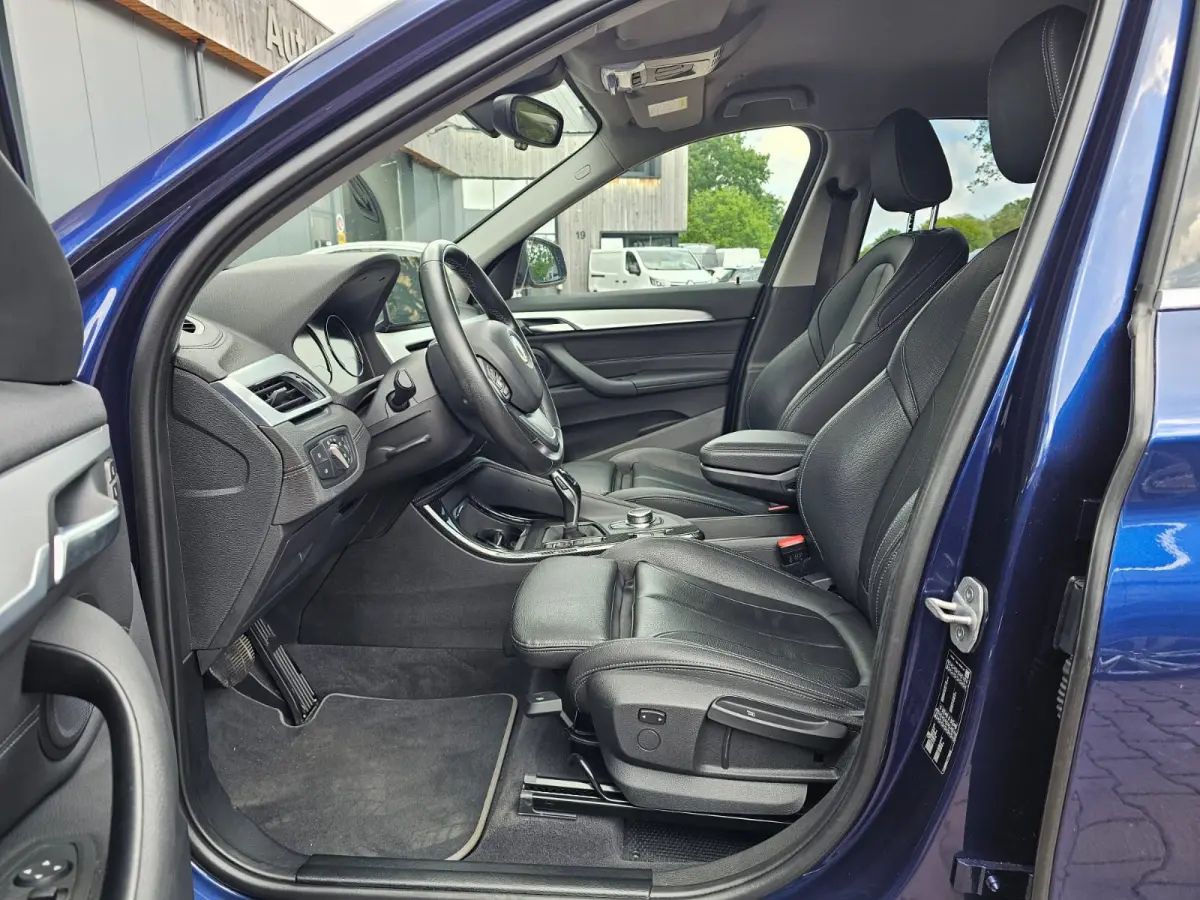 sDrive20i VDL Nedcar Edition | LED | Trekhaak | Leder | Stoelverwarming | Camera | Elek. achterklep |