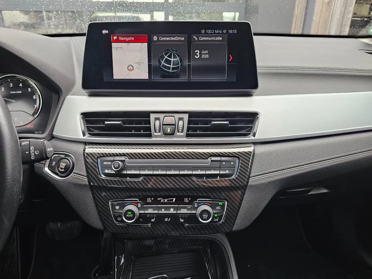 sDrive20i VDL Nedcar Edition | LED | Trekhaak | Leder | Stoelverwarming | Camera | Elek. achterklep |