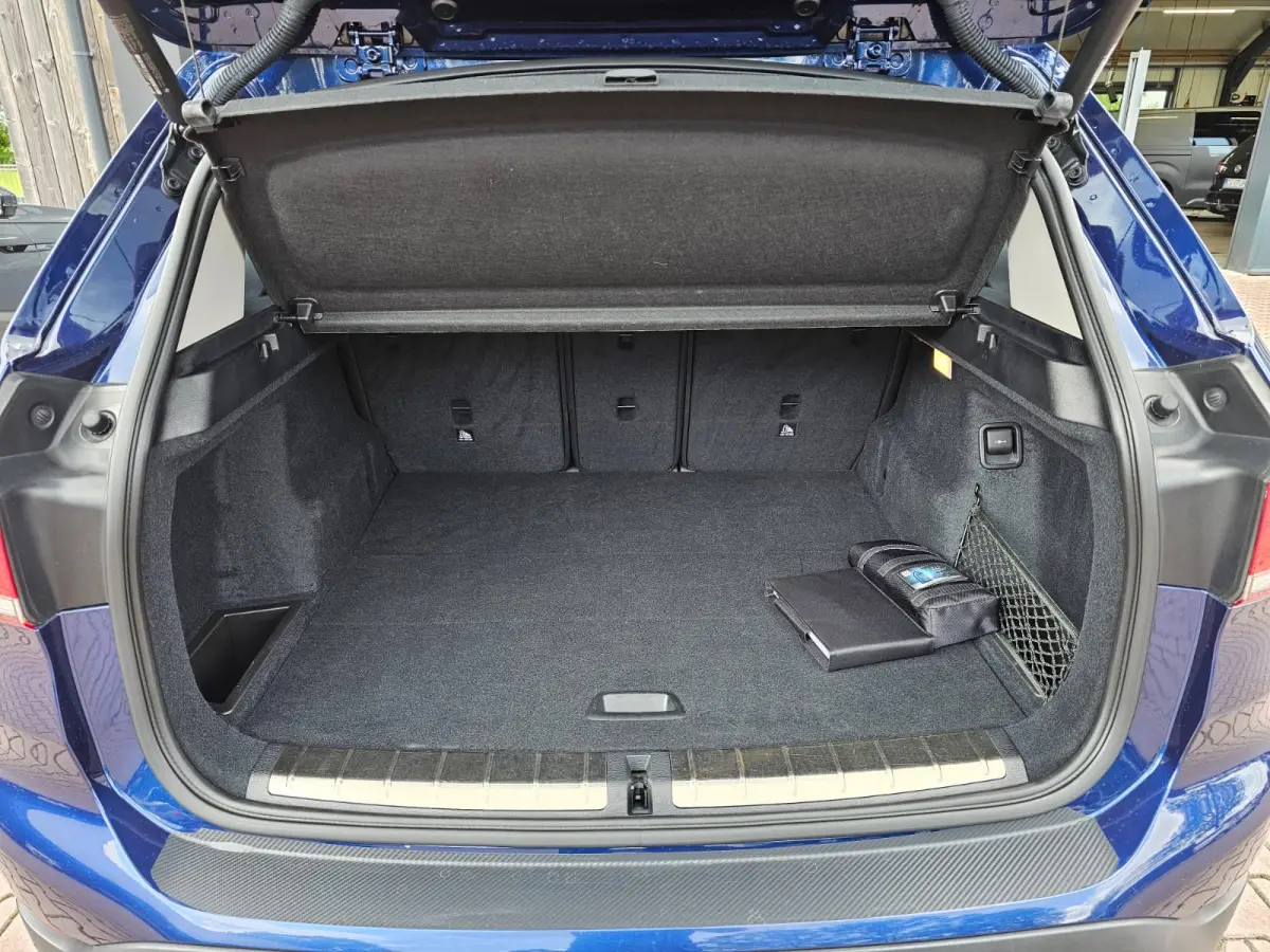 sDrive20i VDL Nedcar Edition | LED | Trekhaak | Leder | Stoelverwarming | Camera | Elek. achterklep |