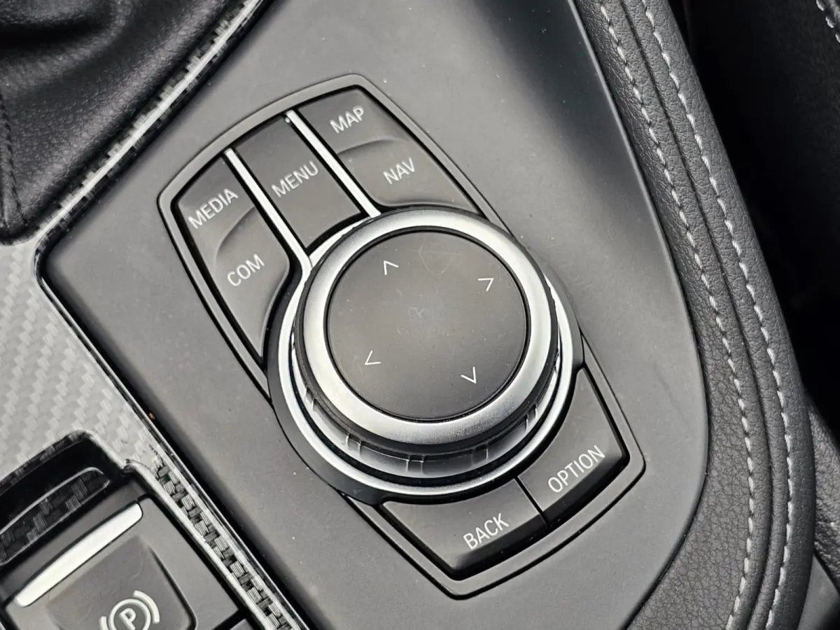 sDrive20i VDL Nedcar Edition | LED | Trekhaak | Leder | Stoelverwarming | Camera | Elek. achterklep |