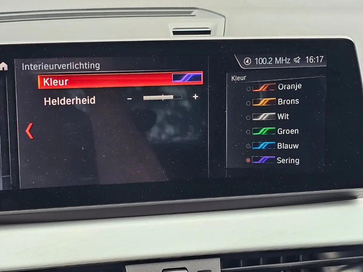 sDrive20i VDL Nedcar Edition | LED | Trekhaak | Leder | Stoelverwarming | Camera | Elek. achterklep |