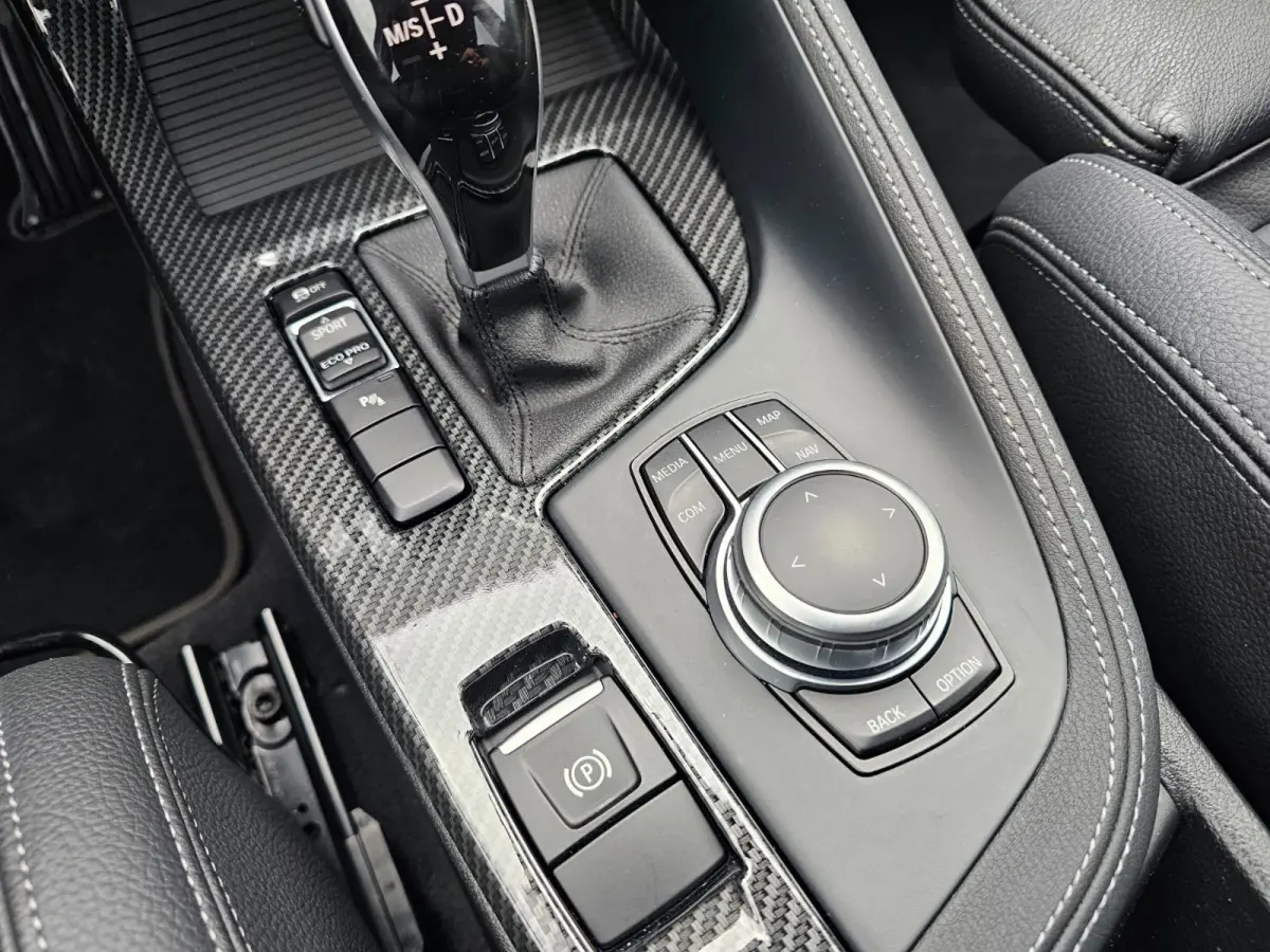 sDrive20i VDL Nedcar Edition | LED | Trekhaak | Leder | Stoelverwarming | Camera | Elek. achterklep |