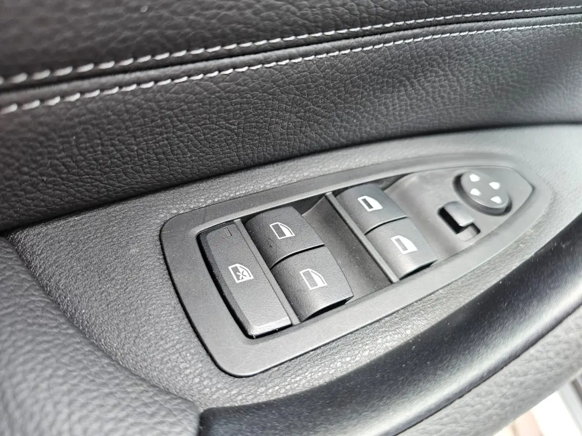 sDrive20i VDL Nedcar Edition | LED | Trekhaak | Leder | Stoelverwarming | Camera | Elek. achterklep |