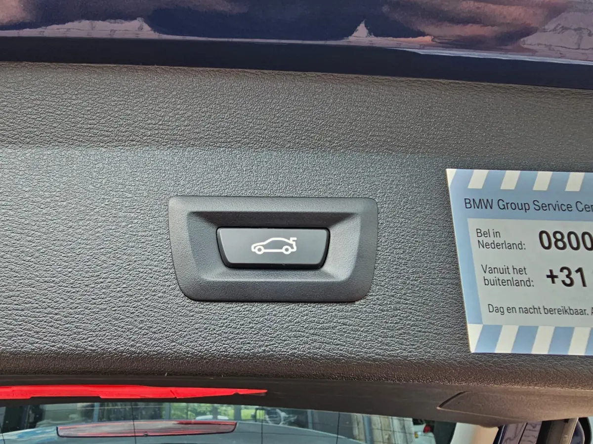 sDrive20i VDL Nedcar Edition | LED | Trekhaak | Leder | Stoelverwarming | Camera | Elek. achterklep |