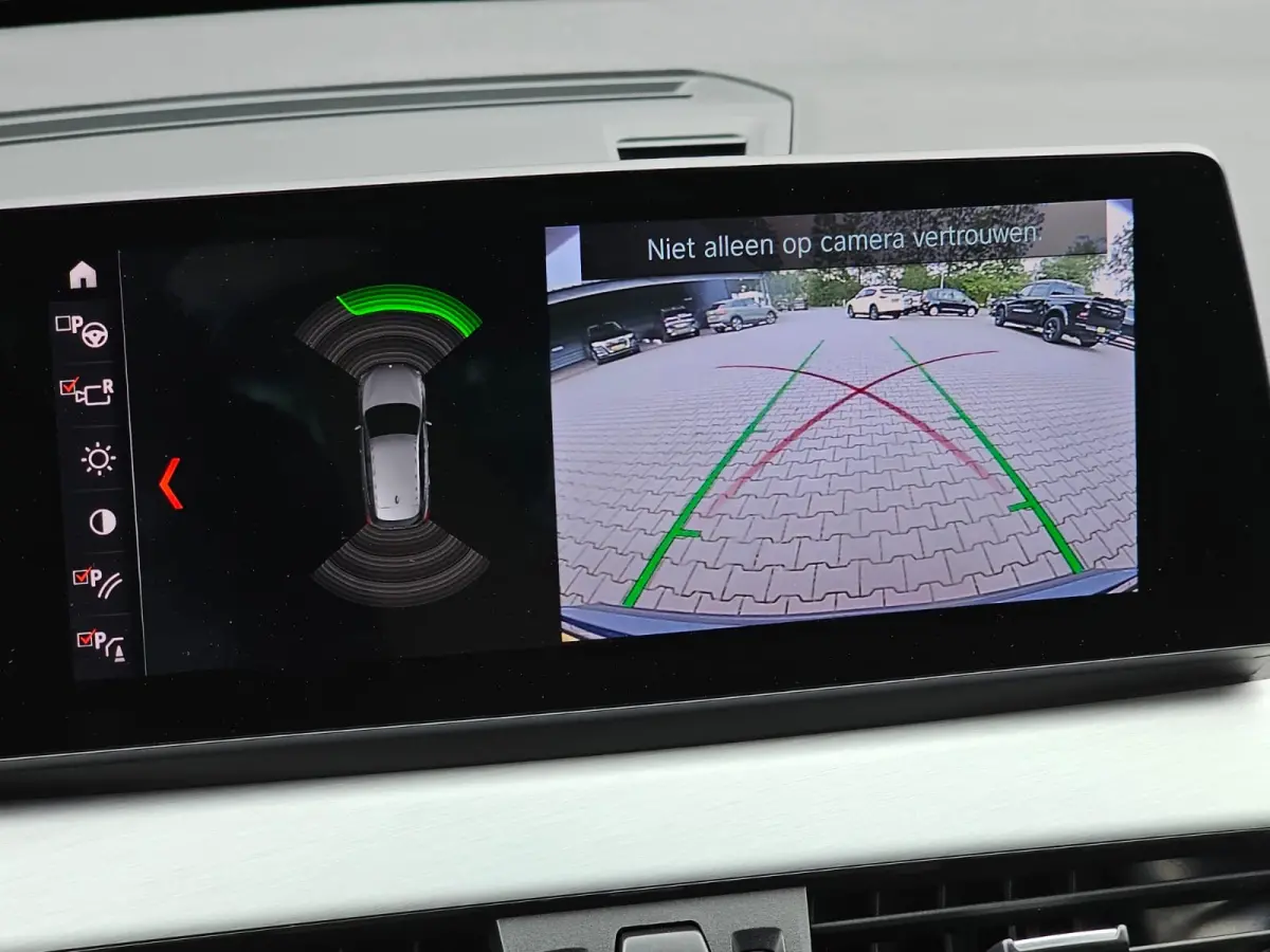 sDrive20i VDL Nedcar Edition | LED | Trekhaak | Leder | Stoelverwarming | Camera | Elek. achterklep |